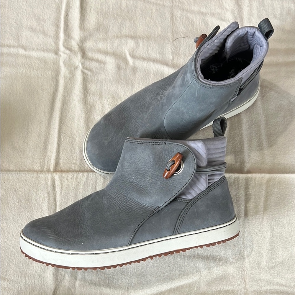 Women’s LLBean shirt boots